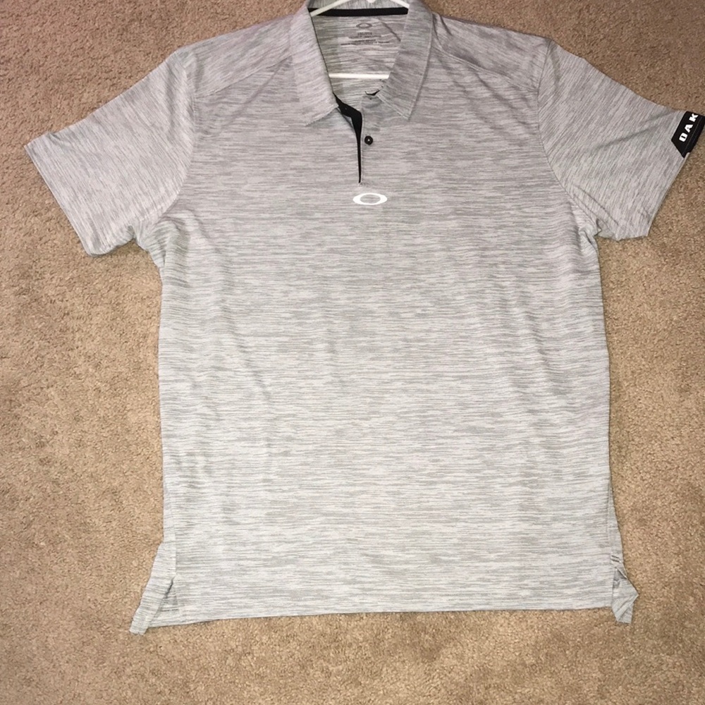 Men’s Oakley grey polo